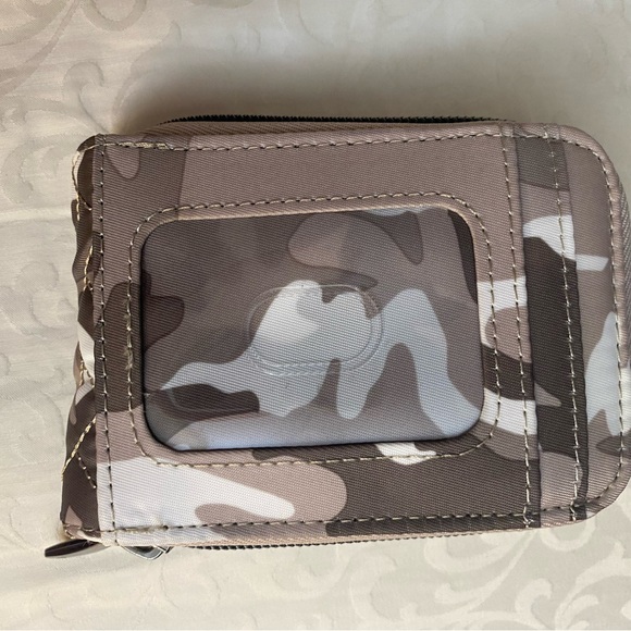 NWOT - Lug Flurry RFID Wallet in Camo Taupe!! - Picture 2 of 3